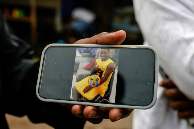 Présidentielle au Cameroun: à Douala, des familles endeuillées par les violences post-électorales