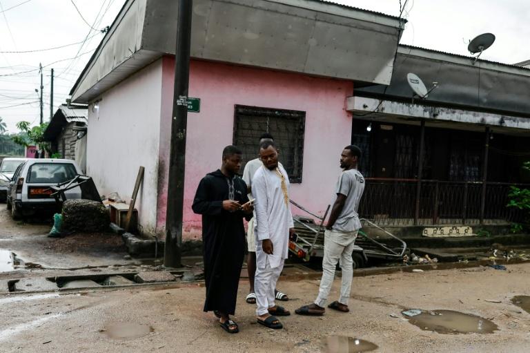 Présidentielle au Cameroun: à Douala, des familles endeuillées par les violences post-électorales