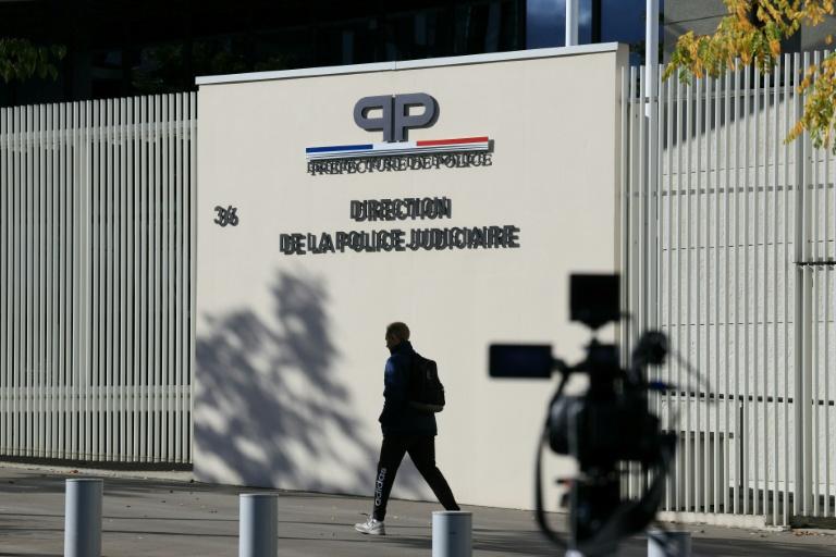 Vol au Louvre: ce que l'on sait, après les nouvelles mises en examen