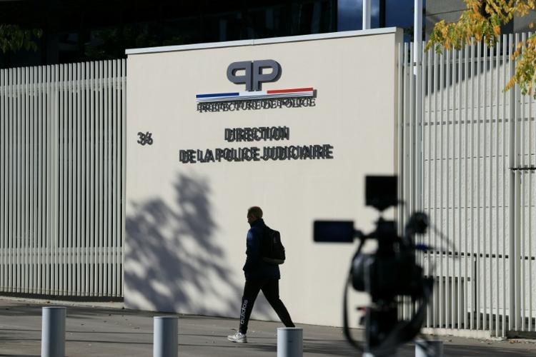 Vol au Louvre: ce que l'on sait, après les nouvelles mises en examen