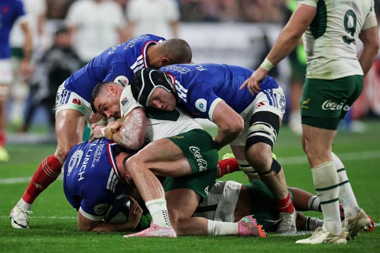 XV de France: après la claque sud-africaine, une tournée à terminer