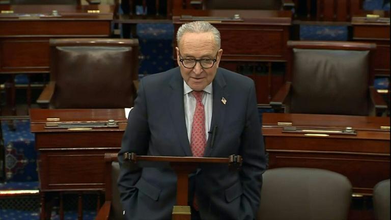 Trump signe la loi pour rendre le dossier Epstein public