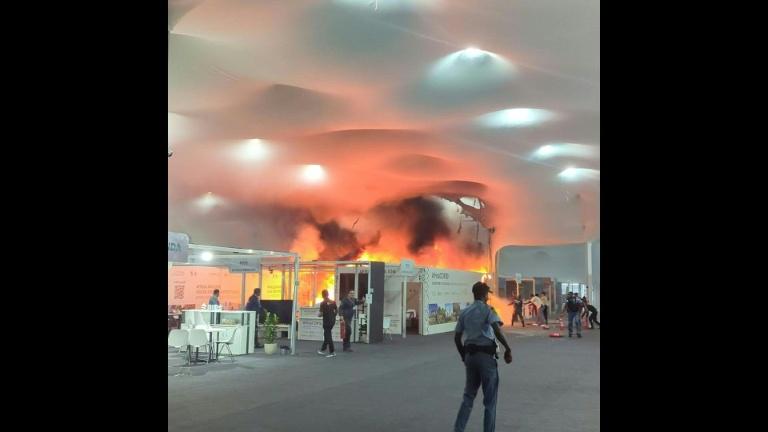 Après un incendie, dernière journée pour débloquer la COP30 en Amazonie