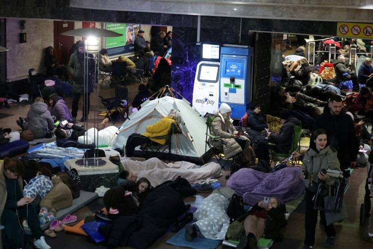 Nouvelle nuit d'attaques aériennes massives en Ukraine et en Russie