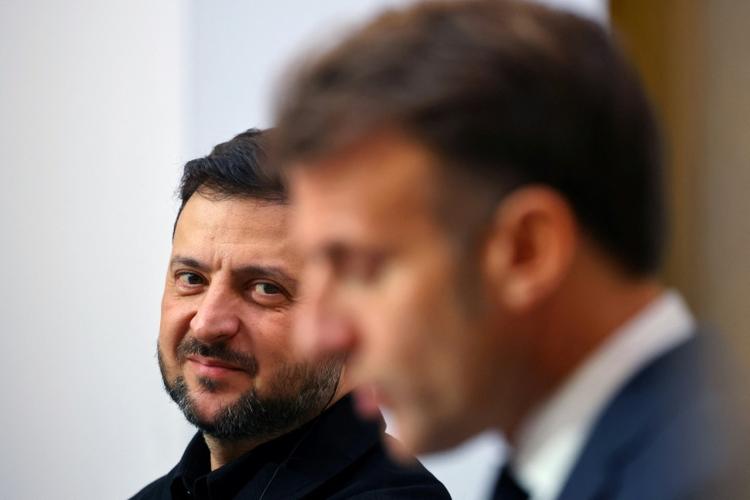 Négociations sur l'Ukraine: Zelensky reçu par Macron, Trump fait part de son optimisme