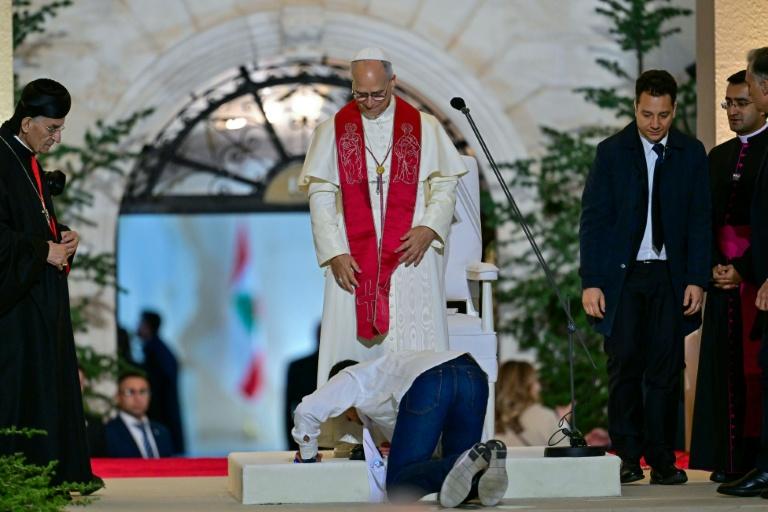 Le pape célèbre une messe en plein air à Beyrouth, moment fort de sa visite