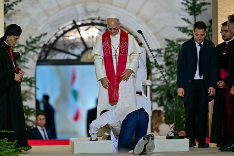 Le pape célèbre une messe en plein air à Beyrouth, moment fort de sa visite