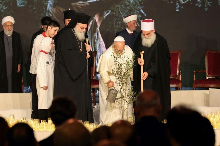 Le pape célèbre une messe en plein air à Beyrouth, moment fort de sa visite