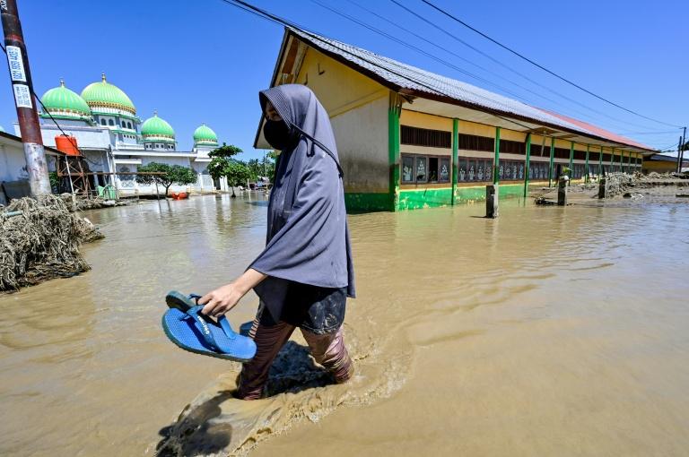 Inondations en Asie: course contre la montre pour venir en aide aux survivants