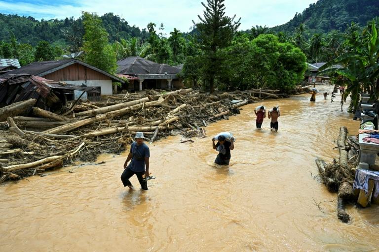 Inondations: la colère monte en Indonésie face à la lenteur de l'aide