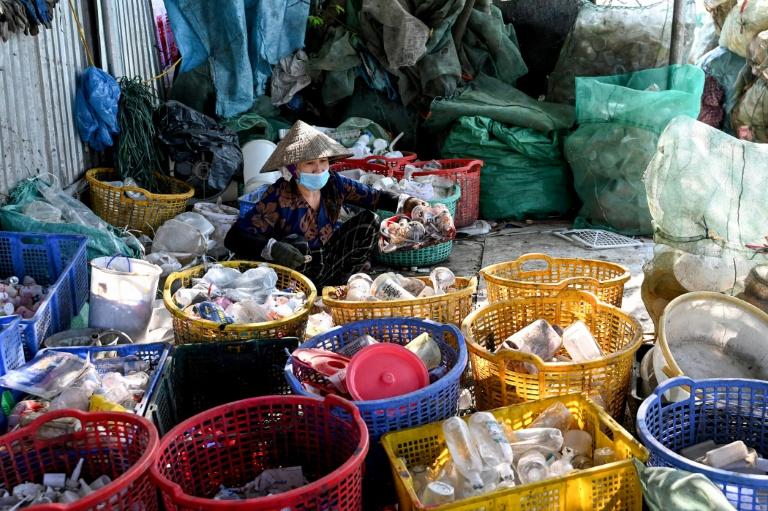 "Des cancers plein le village": la face sombre du recyclage au Vietnam