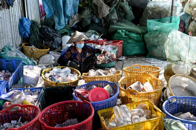 "Des cancers plein le village": la face sombre du recyclage au Vietnam