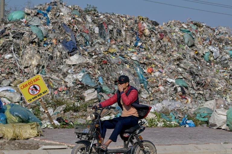 "Des cancers plein le village": la face sombre du recyclage au Vietnam