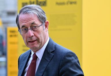 Conférence Travail et Retraites: premiers débats sur fond de crise budgétaire