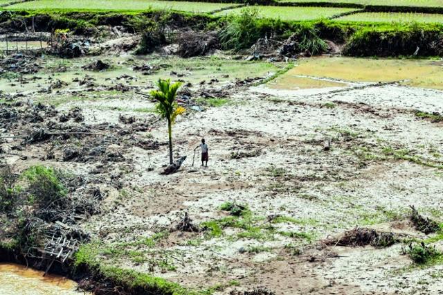 En Indonésie, les survivants tentent de se reconstruire sous la menace de nouvelles pluies