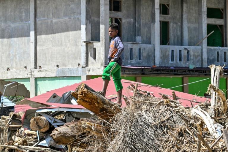 Inondations en Indonésie: le bilan approche le millier de morts