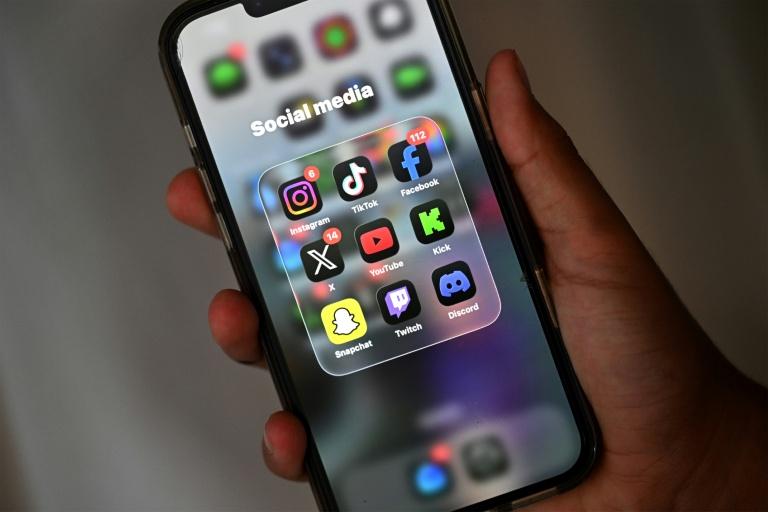 En Australie, les moins de 16 ans bloqués sur les réseaux sociaux