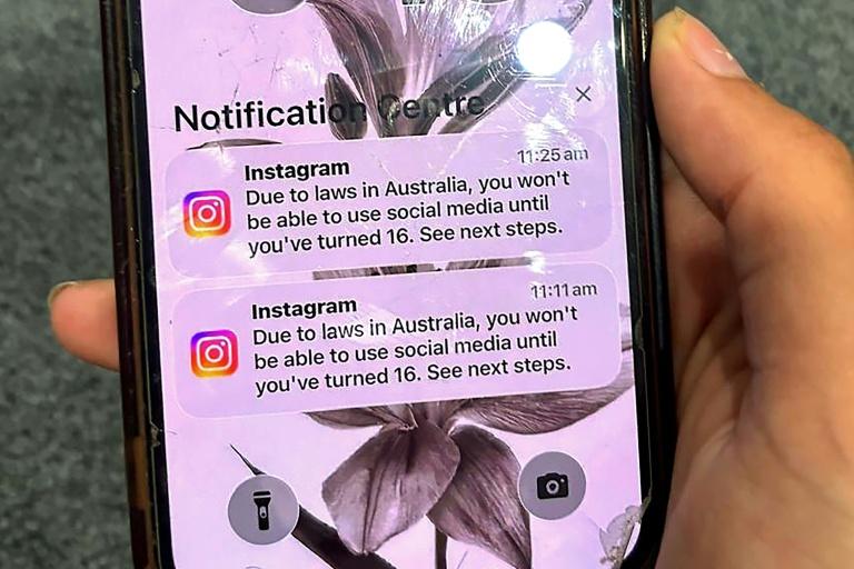 L'Australie dit reprendre le "contrôle" des réseaux sociaux avec l'interdiction aux moins de 16 ans