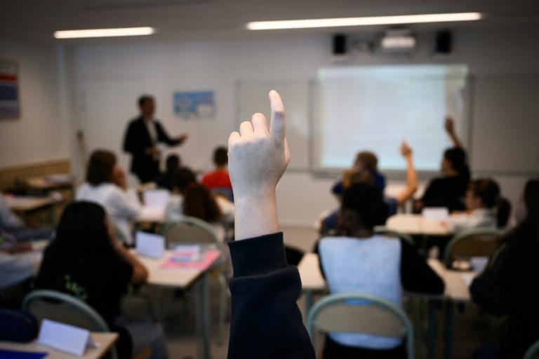 Collège: encore 9% d'heures de cours perdues, déplore la Cour des comptes