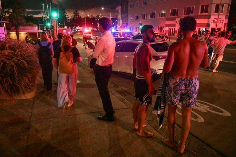 Sydney : scènes de désolation sur la plage de Bondi après la fusillade meurtrière visant une fête juive