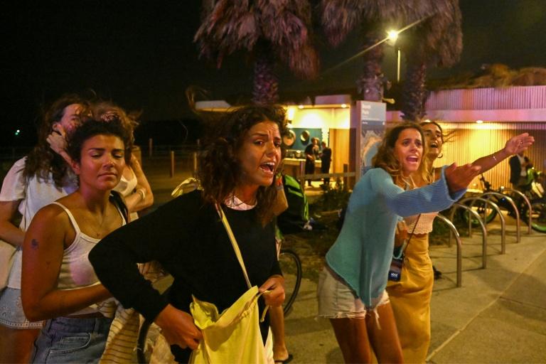 Sydney : scènes de désolation sur la plage de Bondi après la fusillade meurtrière visant une fête juive