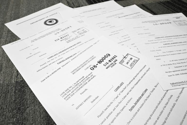 Affaire Epstein: publication de milliers de documents dans lesquels Trump est souvent cité