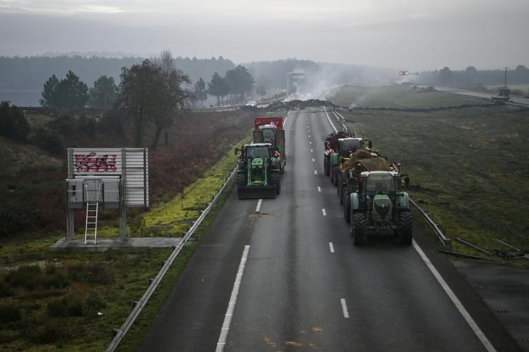 Colère agricole: levée du barrage sur l'A63 près de Bordeaux