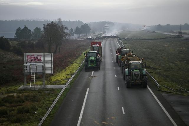Colère agricole: levée du barrage sur l'A63 près de Bordeaux