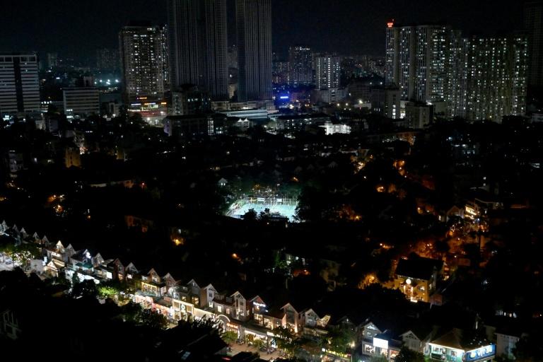 Plop ! Au Vietnam, la mode du pickleball rend les riverains fous