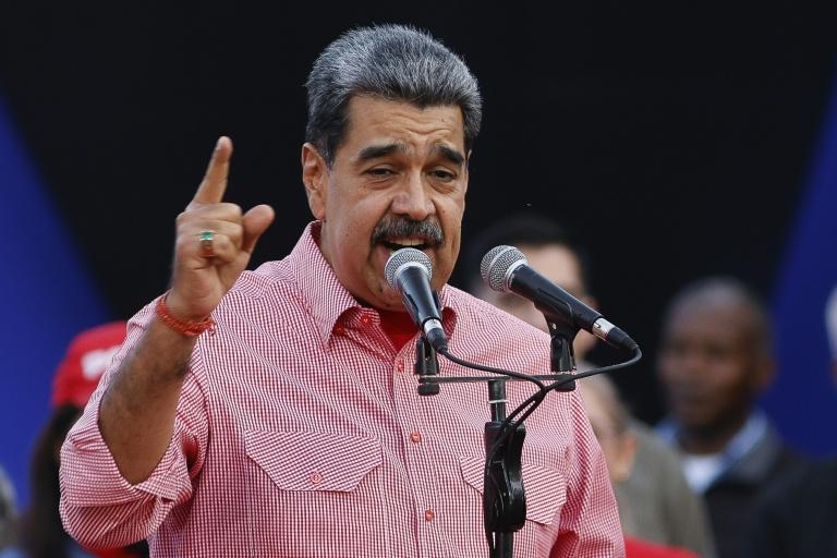 Maduro évite de confirmer la présumée attaque américaine sur le sol vénézuélien, se dit "prêt" à des négociations