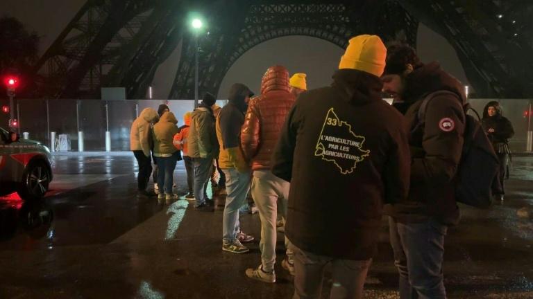 Les tracteurs de la Coordination rurale tentent de gagner Paris "coûte que coûte"