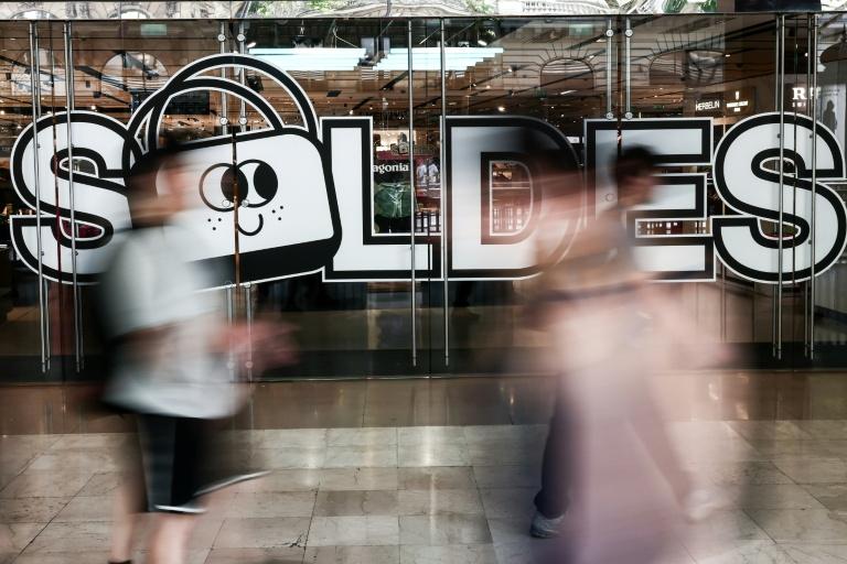 Le lancement des soldes refroidi par la météo hivernale