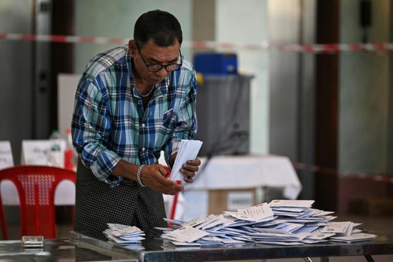 Les Birmans votent pour la deuxième phase des législatives organisées par la junte