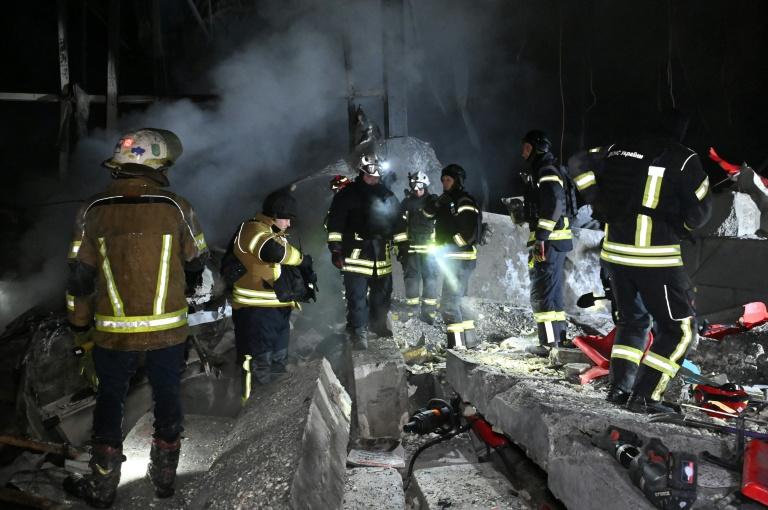 Ukraine: frappes russes massives, quatre morts et des coupures de courant