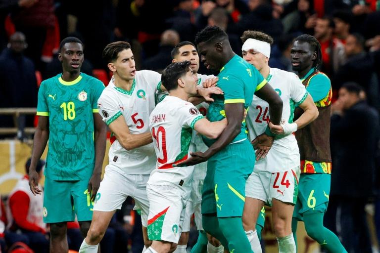 Un penalty, un boycott, une panenka ratée: les folles minutes de la finale Sénégal-Maroc