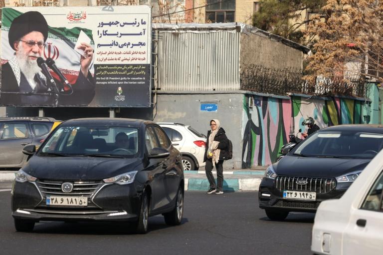 Iran: un porte-avion américain dans le Golfe, la répression se poursuit