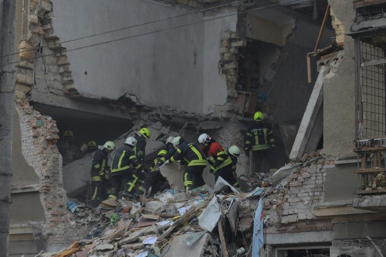 Au moins 12 morts dans une vague de frappes russes en Ukraine