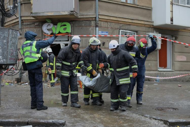 Au moins 12 morts dans une vague de frappes russes en Ukraine