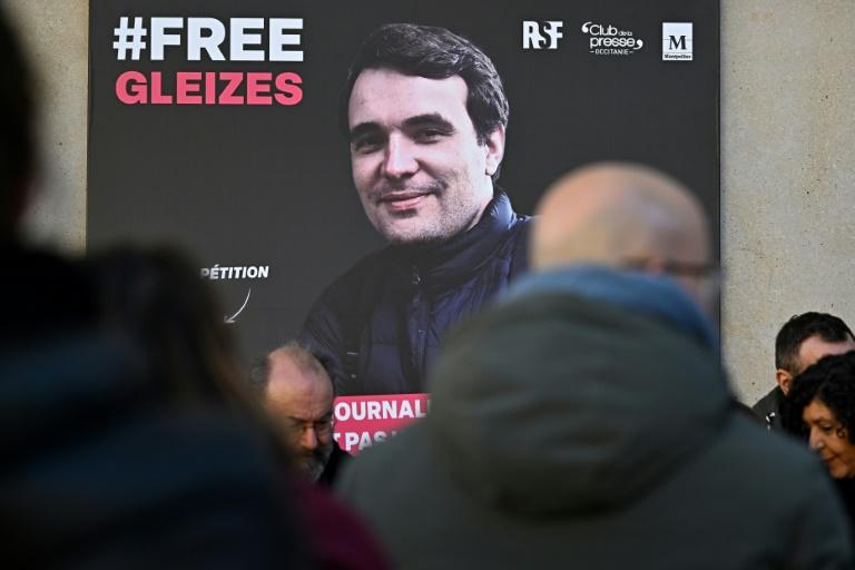 Une journée de mobilisation pour Christophe Gleizes se termine en musique au Bataclan