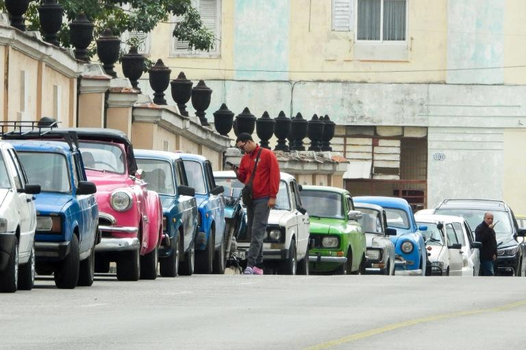 Accablés par la crise, les Cubains prônent le dialogue face aux menaces de Trump