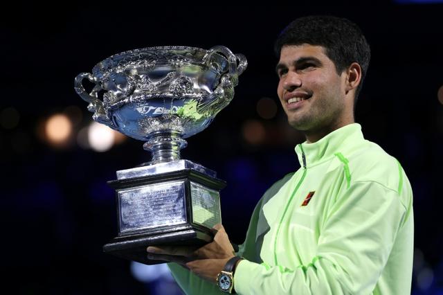 Tennis: Carlos Alcaraz remporte l'Open d'Australie en battant Novak Djokovic