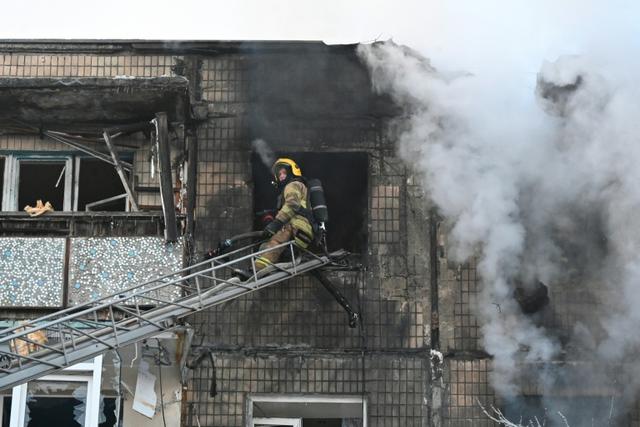 Ukrainiens, Russes et Américains se retrouvent à Abou Dhabi pour négocier la paix