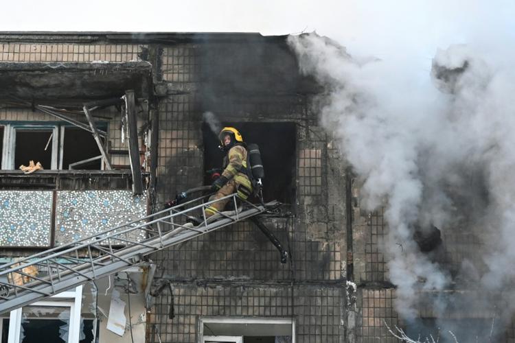 Ukrainiens, Russes et Américains se retrouvent à Abou Dhabi pour négocier la paix