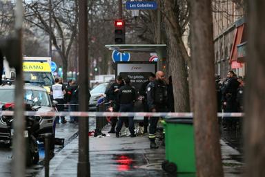 Paris: un homme armé d'un couteau menace un chauffeur de bus, la police le blesse grièvement