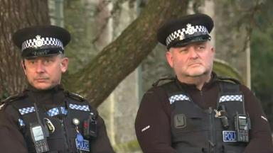 Les perquisitions continuent chez Andrew, la royauté britannique face à une crise inédite