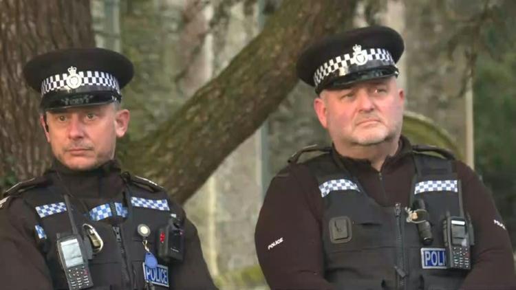 Les perquisitions continuent chez Andrew, la royauté britannique face à une crise inédite