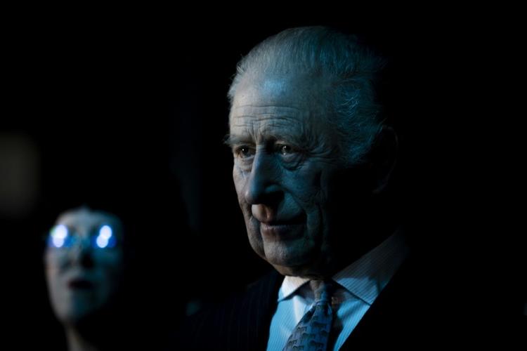 Pour Charles III, trois ans de règne dans la douleur