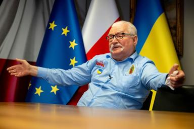 Ukraine : Trump est soit "un traître", soit un dirigeant "exceptionnel", dit Lech Walesa dans un entretien avec l'AFP