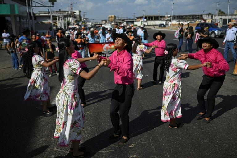 Venezuela: embrassades dans la liesse au retour d