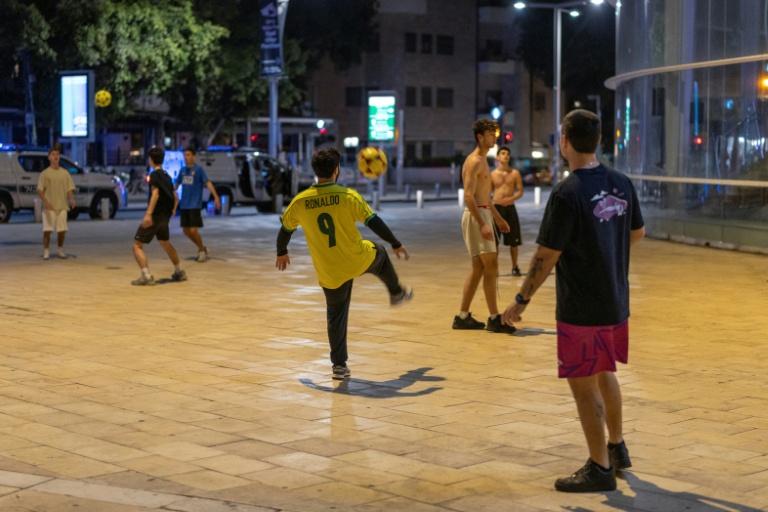 A Tel-Aviv, la vie au rythme des alertes aux missiles iraniens